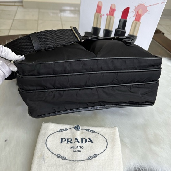 Auth Business Messenger bag excellent condition - Picture 4 of 17